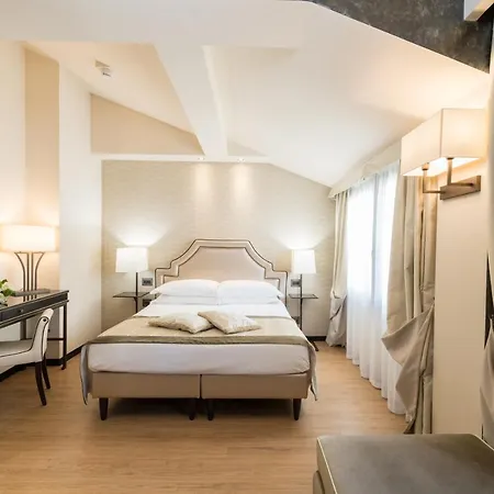 帕加内利酒店 酒店