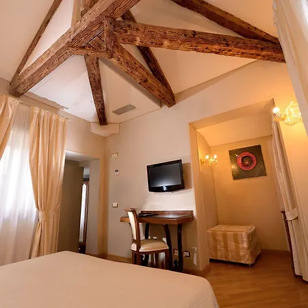 帕加内利酒店 酒店